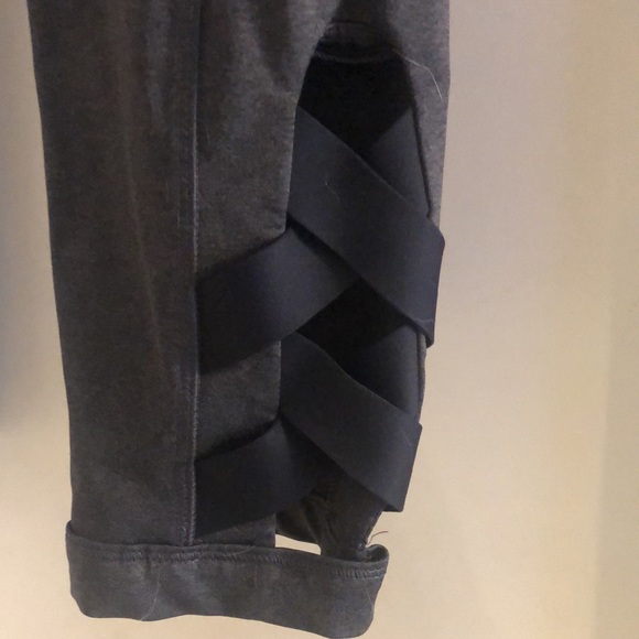 💙 Dark Gray Fila sport capris- size M - Picture 2 of 3